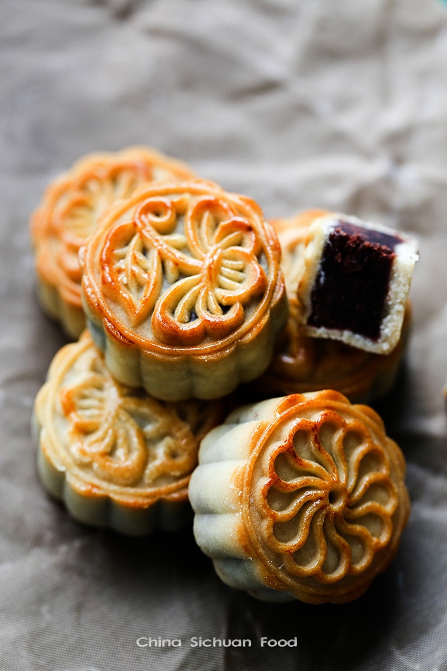 traditional mooncake, most popular Chinese dessert.